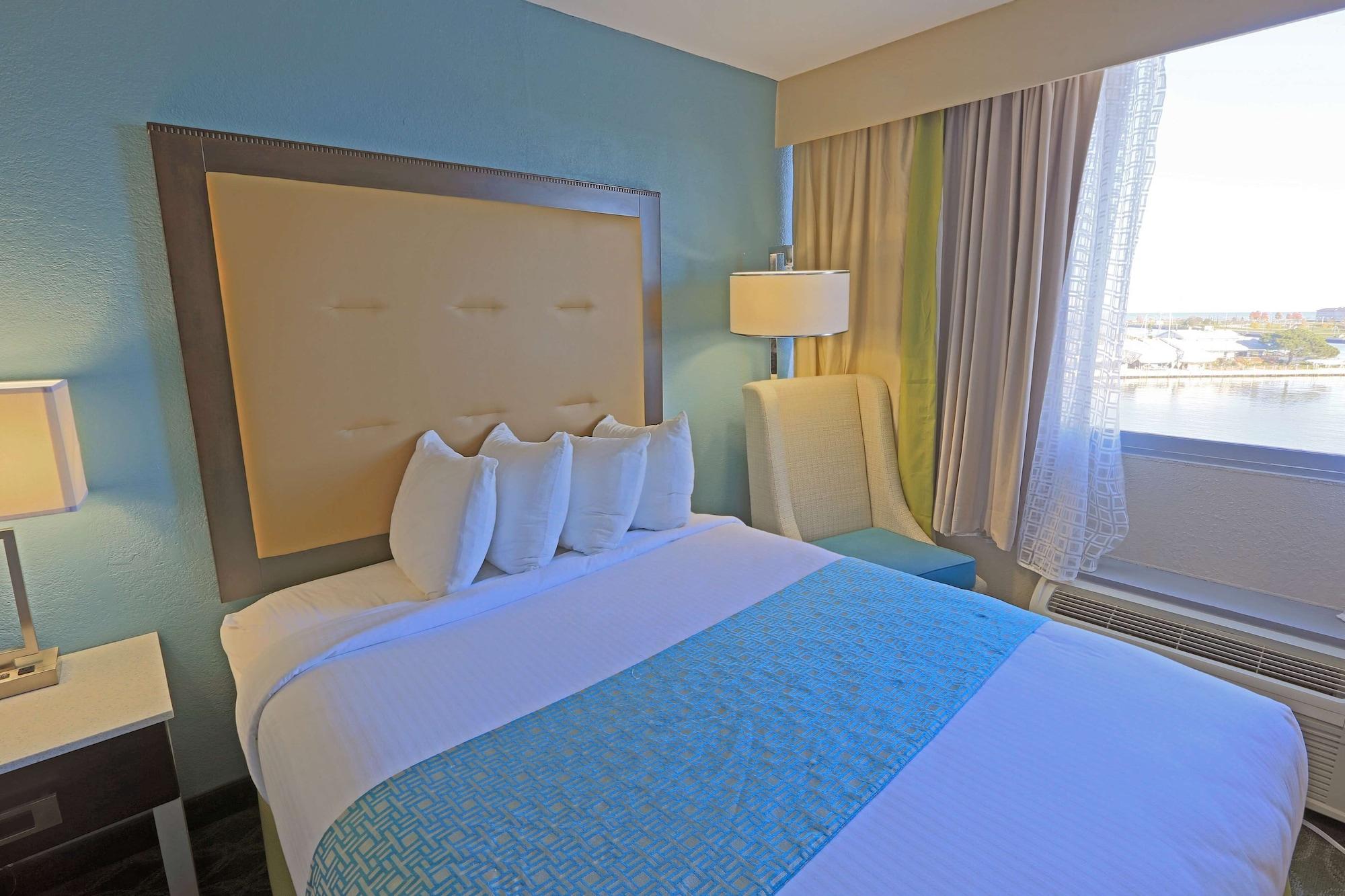 Wyndham Garden Kenosha Harborside Hotel Exterior photo